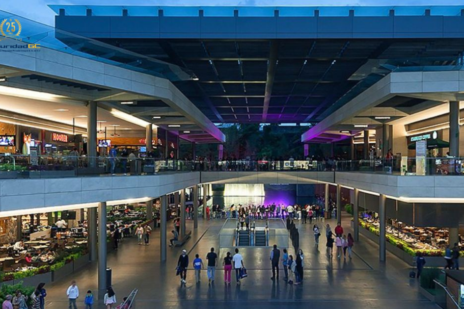 Un centro comercial sin estos 4 puntos críticos cubiertos no tiene seguridad real: tiene guardias. Descubre cómo estructurar un esquema de Seguridad Privada efectivo.